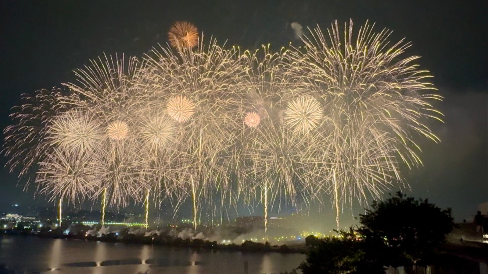 fireworks fill the sky over washington dc may everyone watching my video be blessed